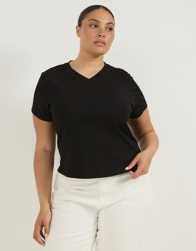Atmos&Here Curvy - Nova High V-Neck Baby Tee