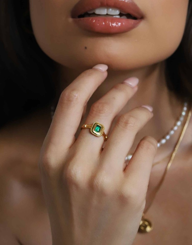 HOUSE OF SLANI - Green Meralda Gold Ring