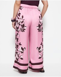 Commonry - Natalia Pant