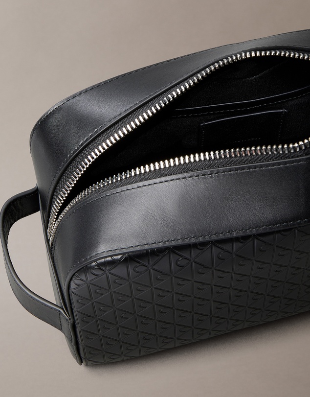 Calvin Klein - Embossed Emblem Washbag