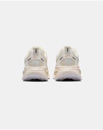 Nike - Vomero 18 - Women's