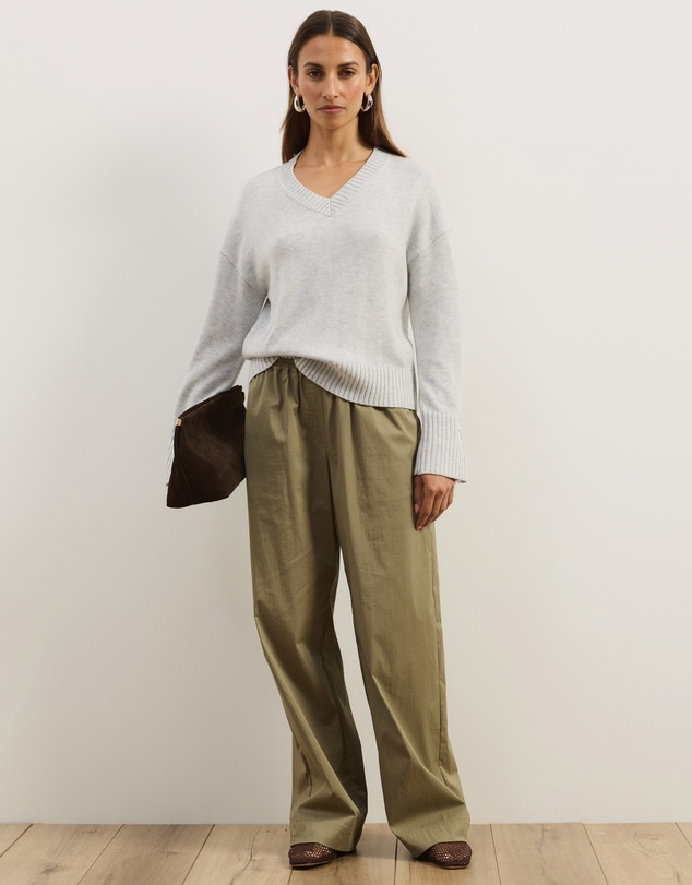 Atmos&Here - April Classic V-Neck Knit Jumper