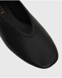 Betts - Lennox Round Toe Ballet Flats