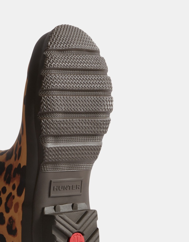 Hunter - Women’s Original Short Leopard Boot in Leopard Print/Chocolate Brown