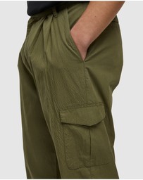 Urban Classics - Wide Pleated Cargo Pants - Light Olive