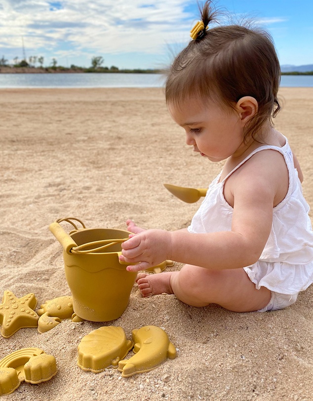 Playground by Living Textiles - Silicone 8pc Bucket & Spade Set - Sunshine