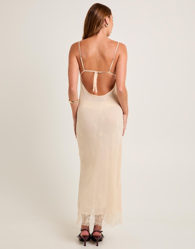 Alice In The Eve - Blair Lace Tie Back Maxi Dress