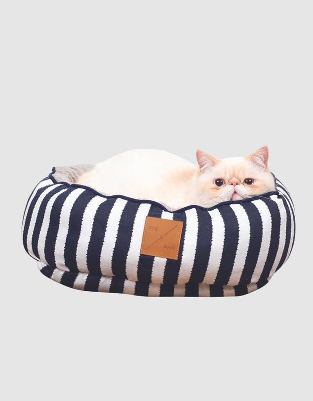 Mog & Bone - Reversible Cat Bed - Navy Hamptons Stripe Print