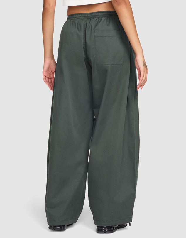 Nike - Nike Sportswear Oversized Low-Rise Utility Pants