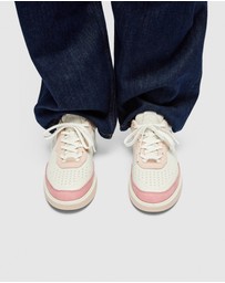 ECCO - ECCO Street Court