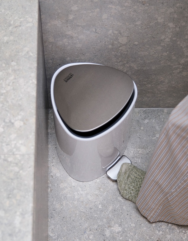 Joseph Joseph - EasyStore™ 5L Gloss White Bathroom Pedal Bin