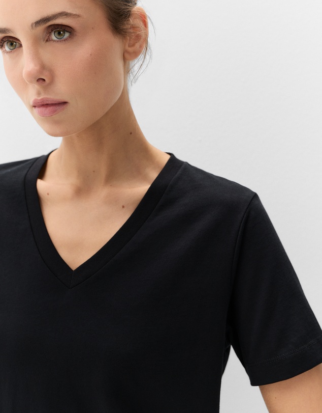 UNISON - The Classic V Neck Tee
