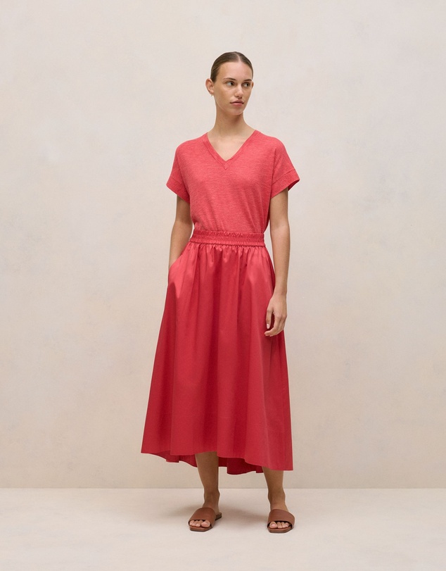 Trenery - Linen Cotton Relaxed V Neck T-shirt in Crimson