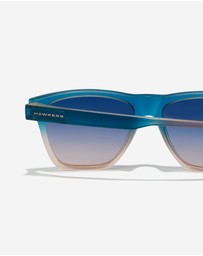 Hawkers Co - HAWKERS - Sunrise Blue To Peach ONE LS  Sunglasses for Men and Women UV400