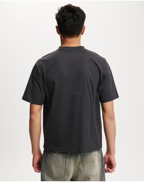 Cotton On - Cropped Fit T-Shirt
