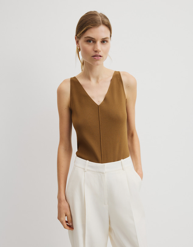 Country Road - V-neck Rib Detail Knit Tank