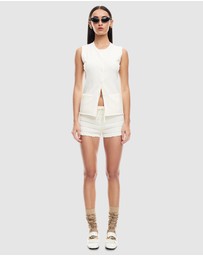 Lioness - Kourt Vest