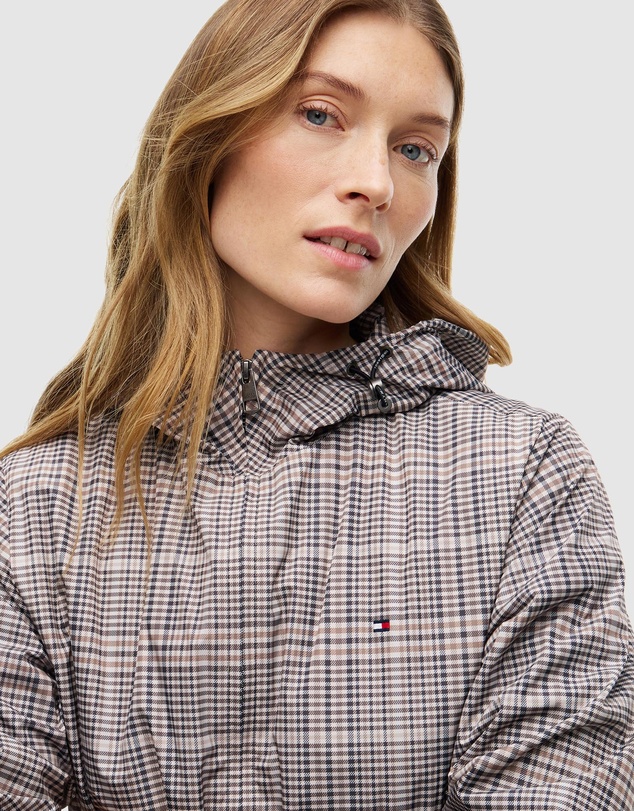 Tommy Hilfiger - Water Repellent Lightweight Hooded Windbreaker
