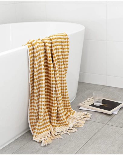 Miss April - Pompom Bath Towel
