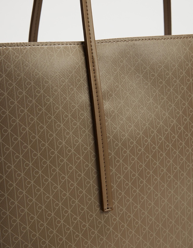 Calvin Klein - Emblem Aop Tote W/ Pouch