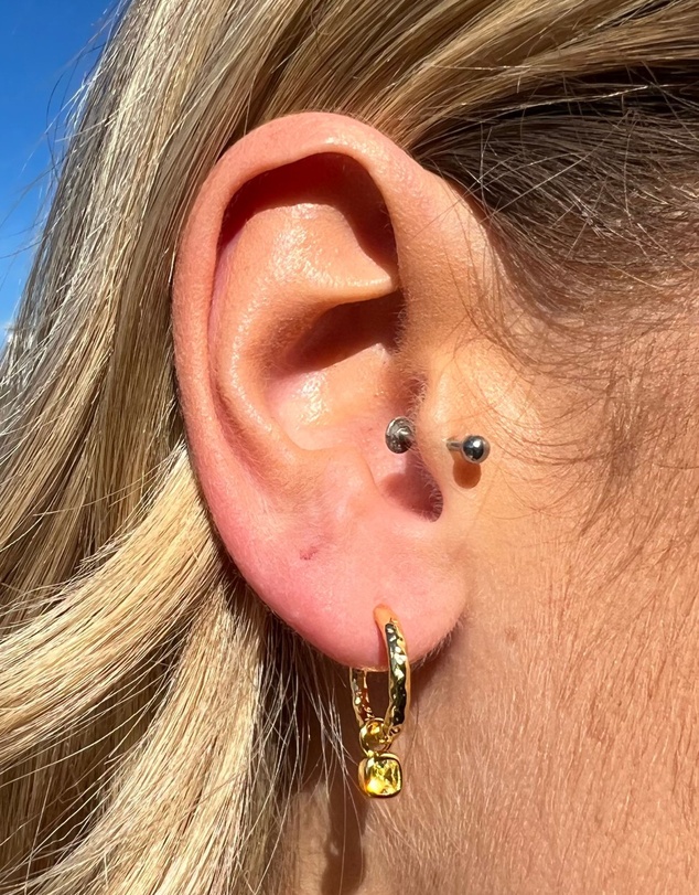 Izoa - Alwyn Huggie Earrings
