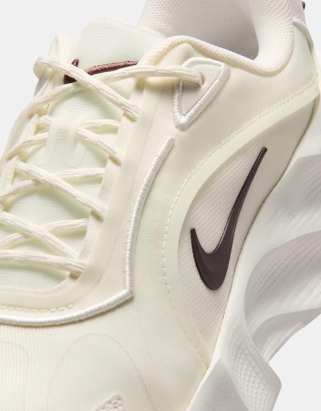 Nike - Aura Edge - Women's