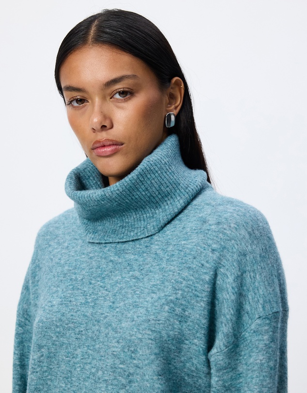 Lindsay Nicholas New York - Varsity Sweater (W Snood)