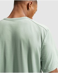 Nike - Hyverse Men's Dri FIT UV Short-Sleeve Versatile Top