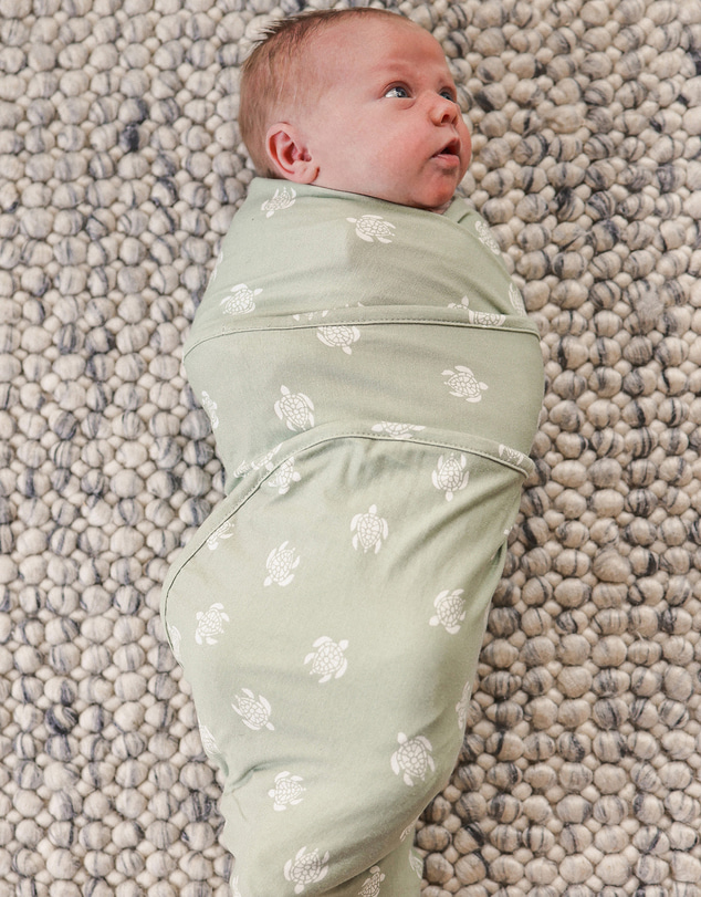 Kynd Baby - Large Stretchy Swaddle in Turtle