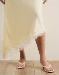 Atmos&Here Curvy - Leoni Asymmetric Lace Satin Skirt
