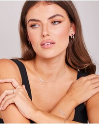 Zoe Olivia - 9K Gold Bar Necklace