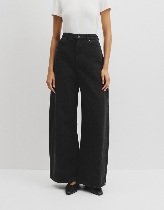 Country Road - Curved Wide Leg Jean