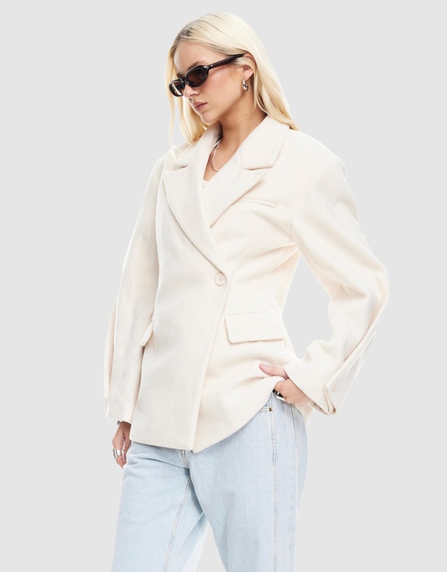 Lioness - Heart Shaped Coat - ICONIC EXCLUSIVE