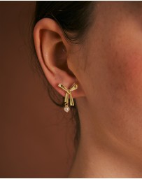 Karen Walker - Pearl Bow Studs