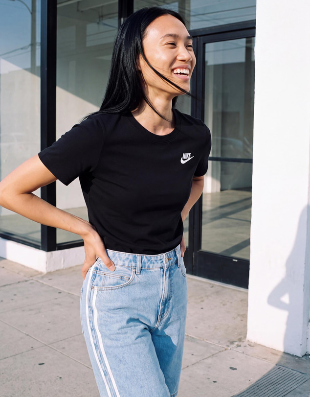 Nike - Sportswear Club Essentials T-Shirt