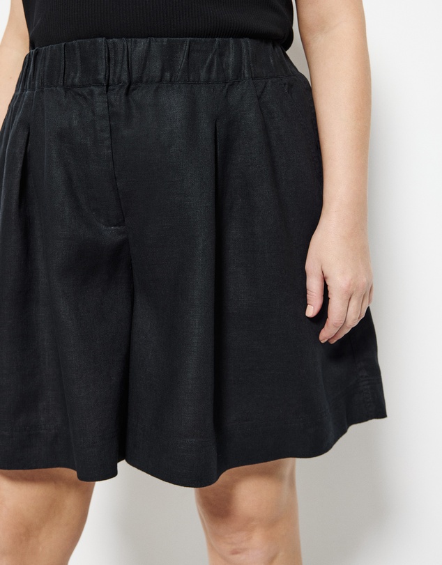 Commonry - Lucie Short