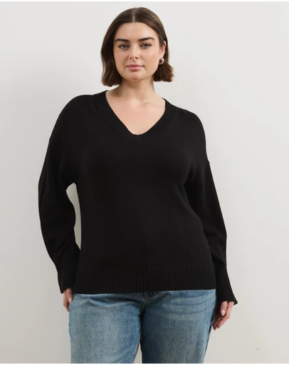 Atmos&Here Curvy - April Classic V-Neck Knit Jumper