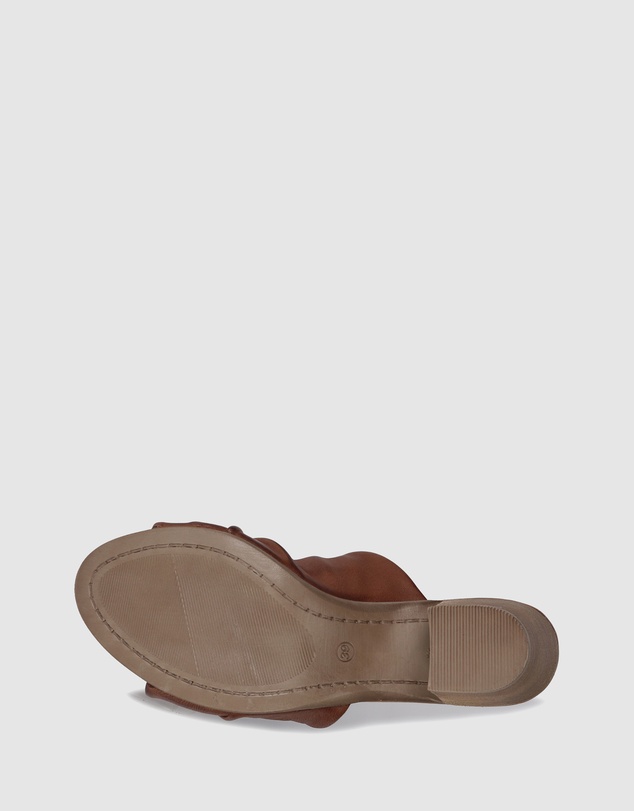Sempre Di - Larisia Mules