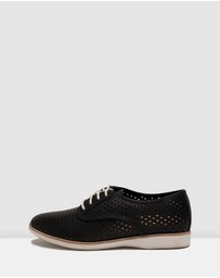 Rollie - Derby Punch Shoe