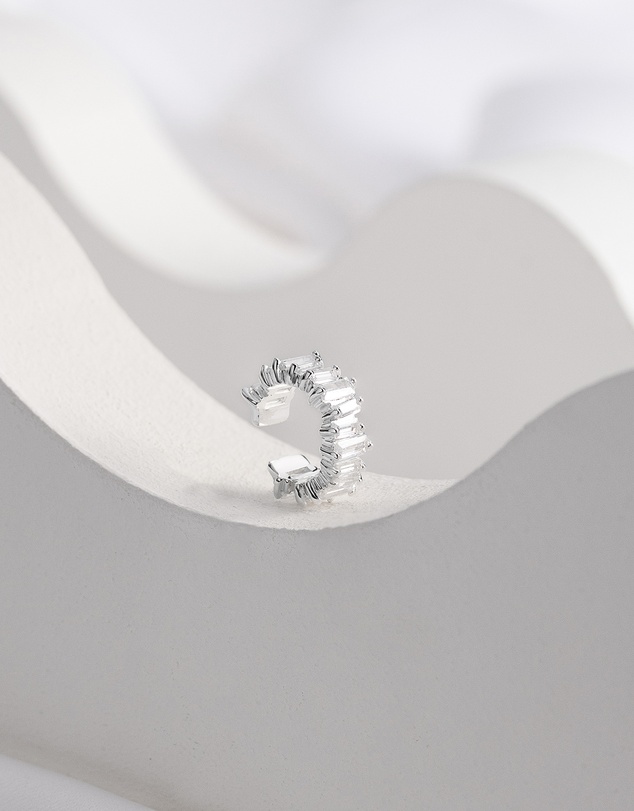 Wanderlust + Co - Jagged Baguette Silver 9mm Ear Cuff