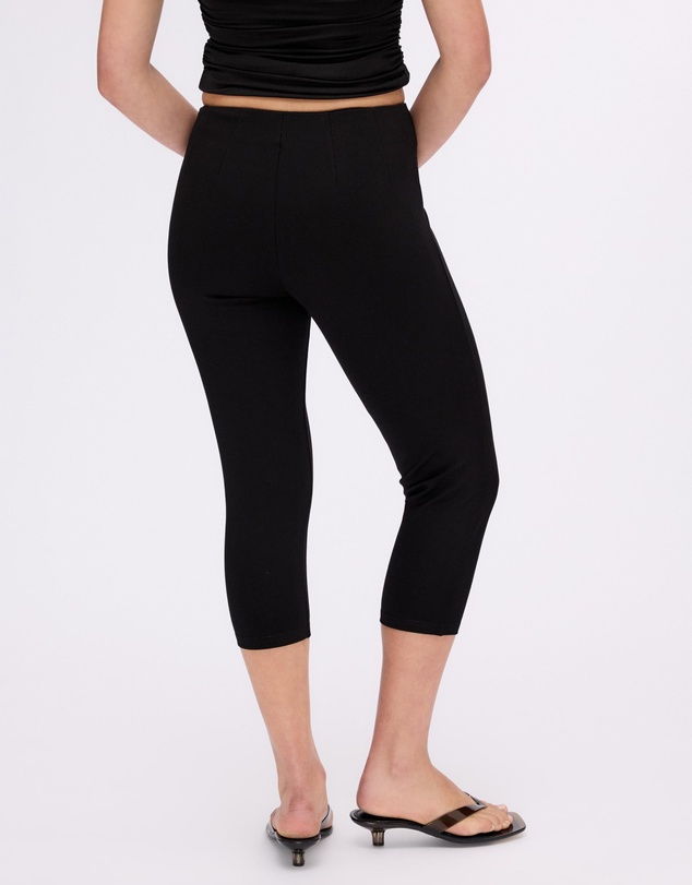 Revibe - Repaired Minima Esenciales Frankie Capri Pants - AU 6