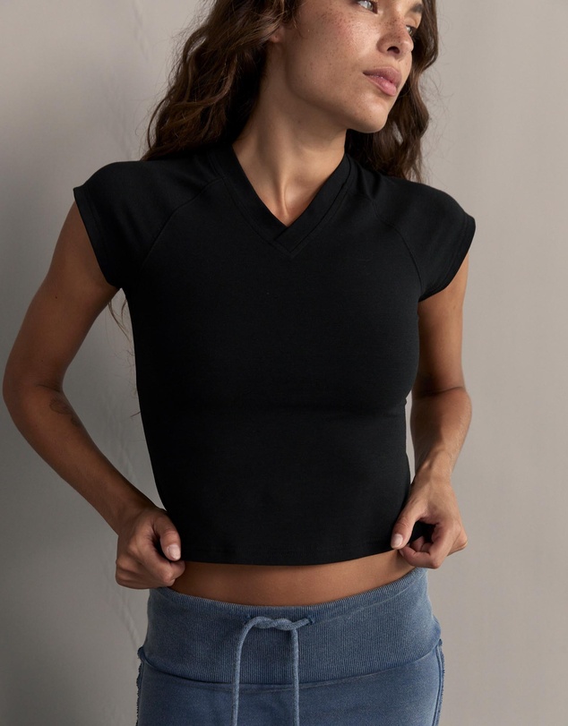 Pinky & Kamal - 90s V-Neck T-Shirt