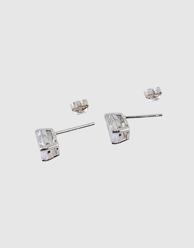Izoa - Teardrop Stud Earrings