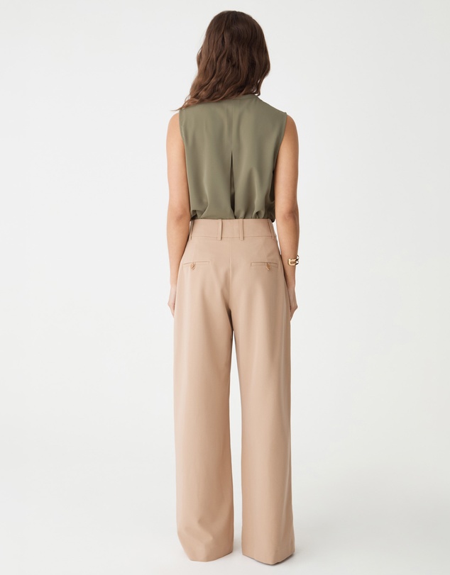 Forcast - Alivia 2 V-Neck Top