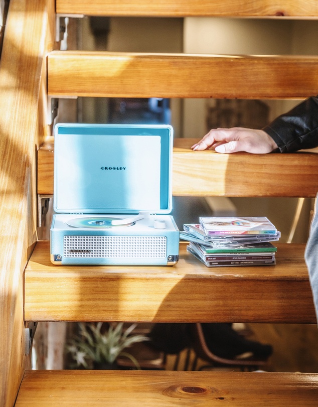 Crosley - Crosley Cruiser Portable Retro CD Player with Stereo Bluetooth Speakers, FM Radio - Turqouise