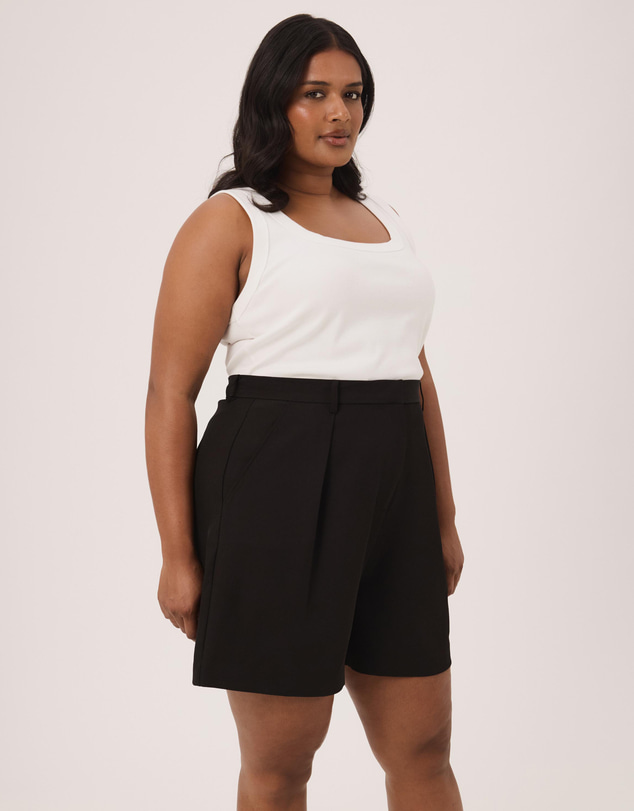 Atmos&Here Curvy - Clara Pleated Tailored Long-Line Shorts