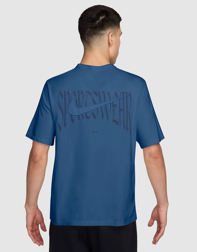 Nike - Sportswear Premium Essentials T-Shirt