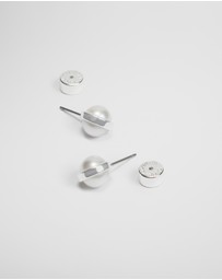 Country Road - Pearl Stud Earring