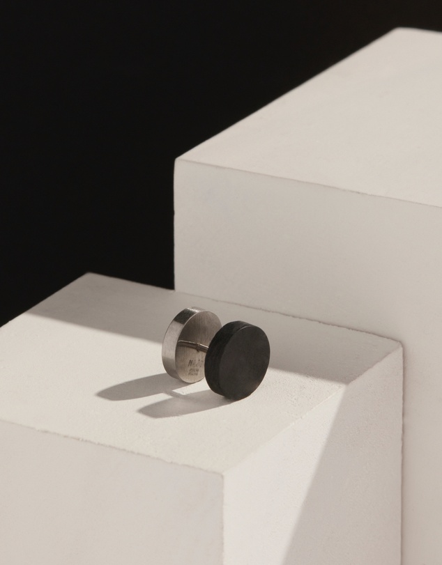 Najo - Torque 8mm Carbon Fibre & Steel Reversible Earring