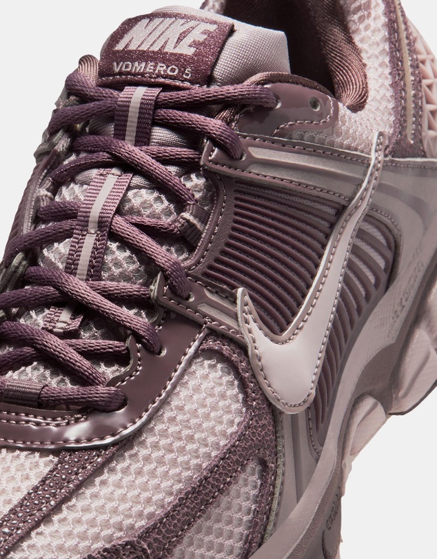 Nike - Zoom Vomero 5 - Women's